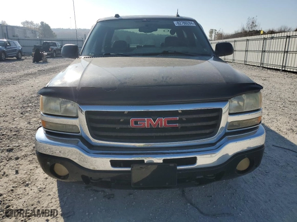 2004 GMC Sierra 1500 Crew Cab SLT with VIN 2GTEK13T541370088, listed as a Copart auction lot 82780284 with 394,164 mi miles and Salvage Title. Bid and sale history available at carsss.com. Image 5.