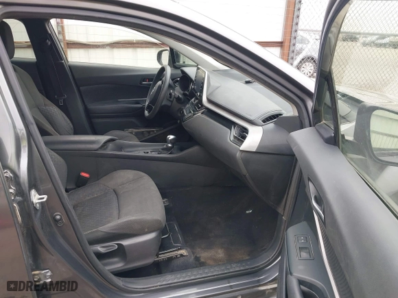 2020 Toyota C-HR LE with VIN JTNKHMBX0L1073916, listed as a IAAI auction lot 41720784 with 96,730 mi miles. Bid and sale history available at carsss.com. Image 5.