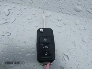 2012 Volkswagen Golf TDI с VIN WVWDM7AJ0CW327392, выставлен на аукционе IAAI как лот 41597767 с пробегом 150 391 миль миль и . История ставок и продаж доступна на DreamBid. Изображение 11.