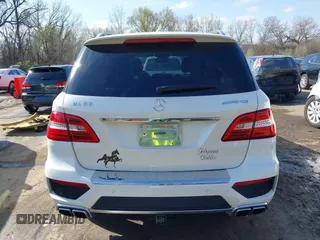 2015 Mercedes-Benz M 63 AMG with VIN 4JGDA7EB6FA471585, listed as a IAAI auction lot 41883006 with 39,243 mi miles and . Bid and sale history available at carsss.com. Image 16.