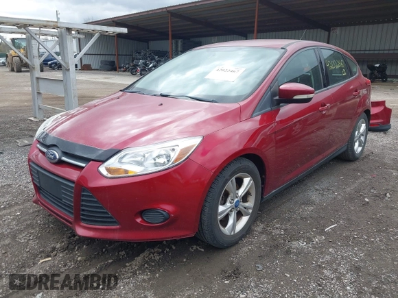 2014 Ford Focus SE with VIN 1FADP3K20EL136640, listed as a IAAI auction lot 42022467 with 137,475 mi miles. Bid and sale history available at carsss.com. Image 2.