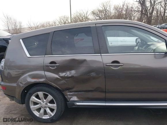 2011 Mitsubishi Outlander GT with VIN JA4JT5AX6BU034177, listed as a IAAI auction lot 41833096 with 213,554 mi miles. Bid and sale history available at carsss.com. Image 6.