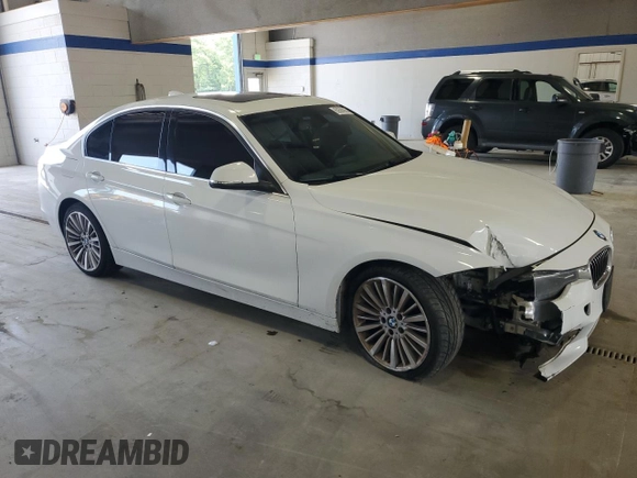 2015 BMW 3 Series 328i xDrive z VIN WBA3B5C54FP653519, wystawiony jako Copart lot #62698055 z przebiegiem 105 655 mil mil oraz Czysty tytuł • Clean title. Historia ofert i sprzedaży dostępna na DreamBid. Obrazek 4.