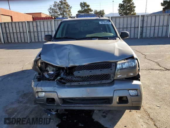 2008 Chevrolet TrailBlazer 1LT with VIN 1GNDT13S382256555, listed as a Copart auction lot 42164235 with 223,486 mi miles and Salvage Title. Bid and sale history available at DreamBid. Image 5.