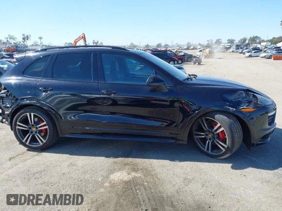 2014 Porsche Cayenne GTS z VIN WP1AD2A24ELA76457, wystawiony jako IAAI lot #41538390 z przebiegiem 101 082 mil mil oraz . Historia ofert i sprzedaży dostępna na DreamBid. Obrazek 14.