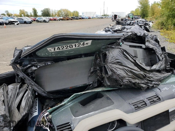 2023 Land Rover Defender S z VIN SALEJ7EXXP2129209, wystawiony jako Copart lot #75870424 z przebiegiem Nie podano mil oraz Nie do naprawy • Non repairable. Historia ofert i sprzedaży dostępna na DreamBid. Obrazek 6.