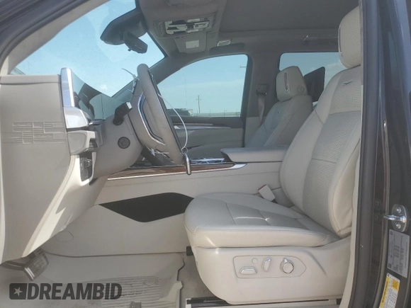 2025 Cadillac Escalade z VIN 1GYS9GRL2SR150916, wystawiony jako Copart lot #54397255 z przebiegiem 3 650 mil mil oraz Szkoda całkowita • Salvage title. Historia ofert i sprzedaży dostępna na DreamBid. Obrazek 7.