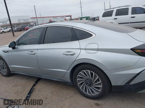 2024 Hyundai Sonata Hybrid Limited with VIN KMHL54JJ1RA087584, listed as a IAAI auction lot 41615405 with 18,684 mi miles. Bid and sale history available at carsss.com. Image 15.