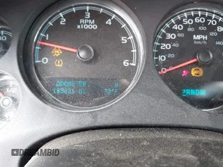 2009 Chevrolet Tahoe LTZ z VIN 1GNFK330X9R130028, wystawiony jako IAAI lot #42113713 z przebiegiem 135 631 mil mil oraz . Historia ofert i sprzedaży dostępna na DreamBid. Obrazek 7.
