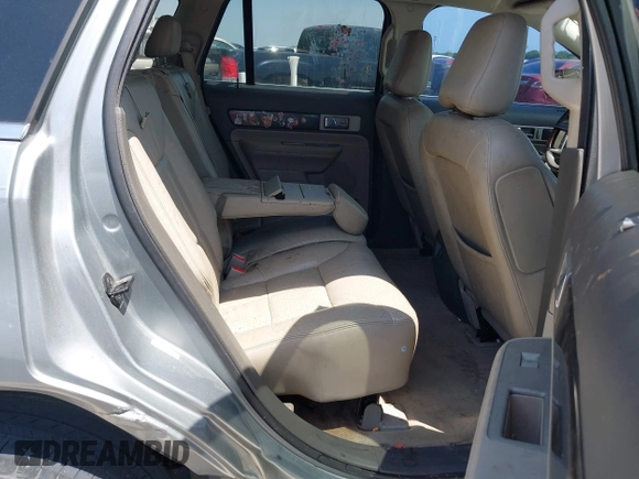 2007 Lincoln MKX with VIN 2LMDU68C87BJ28759, listed as a IAAI auction lot 42028755 with 177,405 mi miles. Bid and sale history available at carsss.com. Image 8.