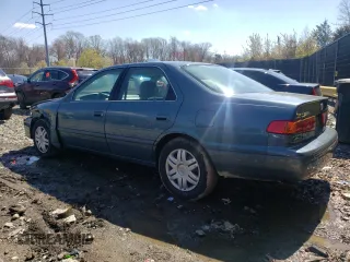 2001 Toyota Camry CE z VIN 4T1BG22KX1U788449, wystawiony jako Copart lot #48906494 z przebiegiem 105 062 mil mil oraz Szkoda całkowita • Salvage title. Historia ofert i sprzedaży dostępna na DreamBid. Obrazek 2.
