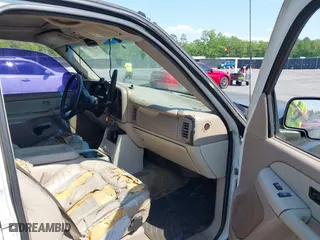 2002 Chevrolet Suburban LT with VIN 3GNFK16Z92G278272, listed as a IAAI auction lot 42073331 with 443,324 mi miles. Bid and sale history available at carsss.com. Image 5.
