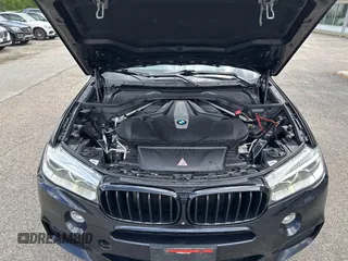 2015 BMW X5 xDrive50i z VIN 5UXKR6C56F0J75840, wystawiony jako IAAI lot #42409738 z przebiegiem 178 875 mil mil oraz . Historia ofert i sprzedaży dostępna na DreamBid. Obrazek 10.