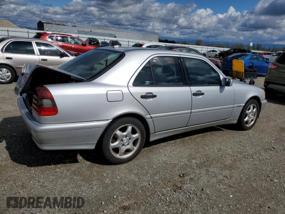 2000 Mercedes-Benz C 230/260/280/320 z VIN WDBHA29G3YA859826, wystawiony jako Copart lot #48573425 z przebiegiem 158 093 mil mil oraz Szkoda całkowita • Salvage title. Historia ofert i sprzedaży dostępna na DreamBid. Obrazek 3.