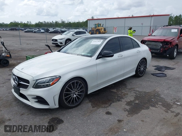 2019 Mercedes-Benz C 300 z VIN 55SWF8EB4KU318644, wystawiony jako IAAI lot #42627064 z przebiegiem 60 400 mil mil oraz . Historia ofert i sprzedaży dostępna na DreamBid. Obrazek 2.
