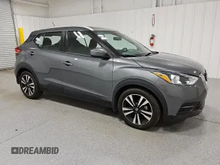 2020 Nissan Kicks SV z VIN 3N1CP5CV9LL546447, wystawiony jako Copart lot #59320745 z przebiegiem 111 533 mil mil oraz Czysty tytuł • Clean title. Historia ofert i sprzedaży dostępna na DreamBid. Obrazek 4.