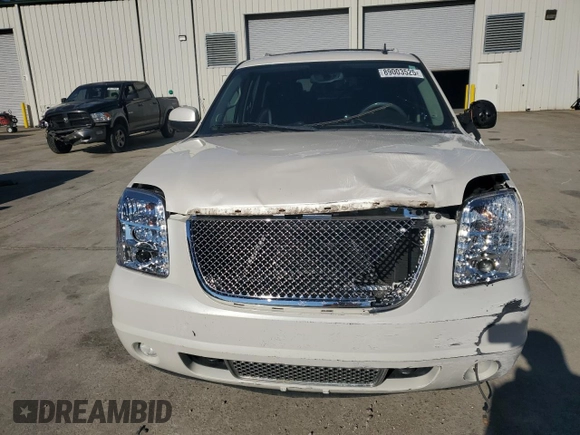 2011 GMC Yukon Denali with VIN 1GKS1EEF8BR278602, listed as a Copart auction lot 89003525 with 215,969 mi miles and Salvage Title. Bid and sale history available at carsss.com. Image 5.