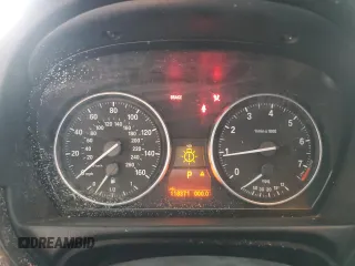 2011 BMW 3 Series 328i z VIN WBAPH7G52BNN07664, wystawiony jako Copart lot #53957575 z przebiegiem 118 371 mil mil oraz Szkoda całkowita • Salvage title. Historia ofert i sprzedaży dostępna na DreamBid. Obrazek 9.