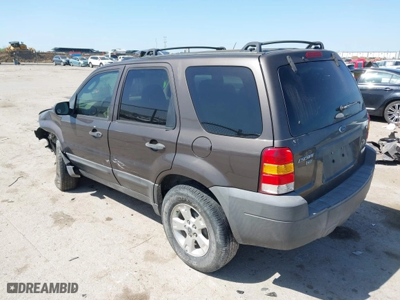 2007 Ford Escape XLT with VIN 1FMYU03167KA10635, listed as a IAAI auction lot 42009859 with 1 mi miles. Bid and sale history available at carsss.com. Image 3.