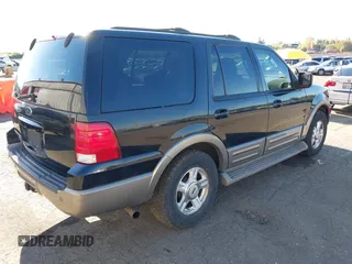 2003 Ford Expedition Eddie Bauer z VIN 1FMFU18L43LC23174, wystawiony jako IAAI lot #42021679 z przebiegiem 240 025 mil mil oraz . Historia ofert i sprzedaży dostępna na DreamBid. Obrazek 4.