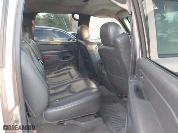 2004 Chevrolet Silverado 1500 Crew Cab LT with VIN 2GCEK13T241431946, listed as a IAAI auction lot 40905612 with 235,432 mi miles. Bid and sale history available at carsss.com. Image 8.