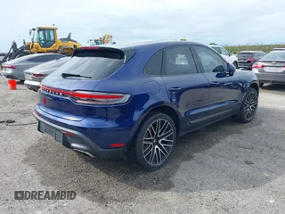 2022 Porsche Macan with VIN WP1AA2A54NLB02557, listed as a IAAI auction lot 40541821 with Not Provided miles. Bid and sale history available at carsss.com. Image 4.