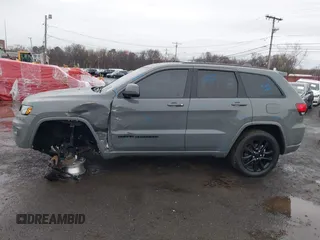 2020 Jeep Grand Cherokee Altitude z VIN 1C4RJFAG1LC207857, wystawiony jako IAAI lot #41932217 z przebiegiem 56 529 mil mil oraz . Historia ofert i sprzedaży dostępna na DreamBid. Obrazek 14.