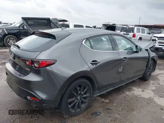 2021 Mazda 3 Premium z VIN JM1BPAML1M1318708, wystawiony jako IAAI lot #42178243 z przebiegiem 62 455 mil mil oraz . Historia ofert i sprzedaży dostępna na DreamBid. Obrazek 4.
