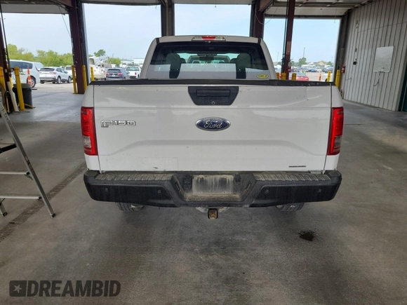 2015 Ford F-150 XLT z VIN 1FTFX1EF0FKE89795, wystawiony jako IAAI lot #42610200 z przebiegiem 87 650 mil mil oraz . Historia ofert i sprzedaży dostępna na DreamBid. Obrazek 12.