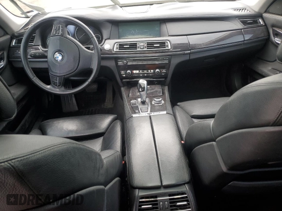 2011 BMW 7 Series 740Li z VIN WBAKB4C5XBC574119, wystawiony jako Copart lot #54946445 z przebiegiem Nie podano mil oraz Szkoda całkowita • Salvage title. Historia ofert i sprzedaży dostępna na DreamBid. Obrazek 8.