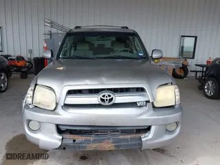 2005 Toyota Sequoia SR5 with VIN 5TDZT34A25S245549, listed as a IAAI auction lot 41724218 with 177,938 mi miles. Bid and sale history available at carsss.com. Image 6.