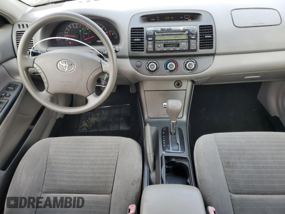 2005 Toyota Camry STD z VIN 4T1BE32K25U501946, wystawiony jako Copart lot #60563535 z przebiegiem 175 564 mil mil oraz Czysty tytuł • Clean title. Historia ofert i sprzedaży dostępna na DreamBid. Obrazek 8.