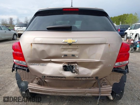 2018 Chevrolet Trax LT with VIN 3GNCJPSB5JL302011, listed as a IAAI auction lot 42177288 with 71,553 mi miles and . Bid and sale history available at carsss.com. Image 17.