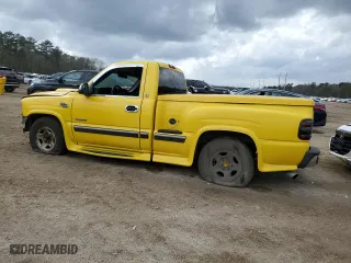 2002 Chevrolet Silverado 1500 LS with VIN 1GCEC14V02Z263127, listed as a Copart auction lot 44550445 with 215,471 mi miles and Salvage Title. Bid and sale history available at carsss.com. Image 2.
