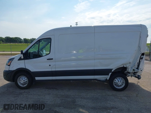 2023 Ford Transit z VIN 1FTBW9CG7PKB84159, wystawiony jako IAAI lot #42772115 z przebiegiem 6 945 mil mil oraz . Historia ofert i sprzedaży dostępna na DreamBid. Obrazek 14.