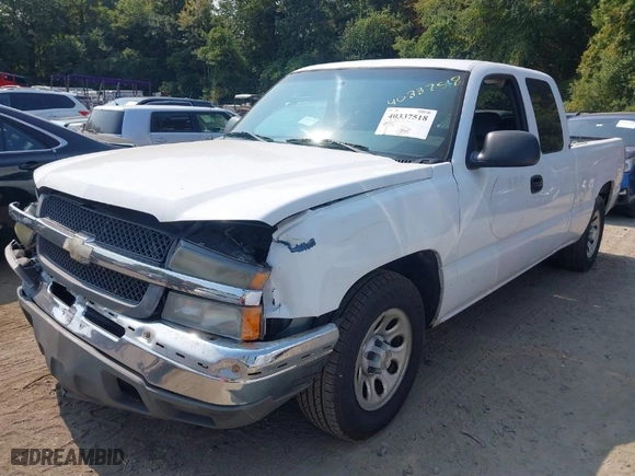 2005 Chevrolet Silverado 1500 LS with VIN 2GCEC19V451135690, listed as a IAAI auction lot 40337518 with 221,191 mi miles. Bid and sale history available at carsss.com. Image 2.