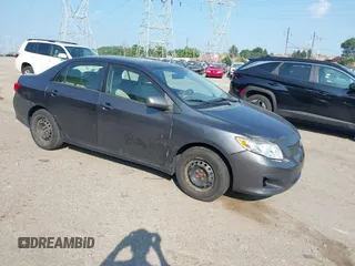2010 Toyota Corolla z VIN 1NXBU4EE5AZ176637, wystawiony jako IAAI lot #42840557 z przebiegiem 178 980 mil mil oraz . Historia ofert i sprzedaży dostępna na DreamBid. Obrazek 1.