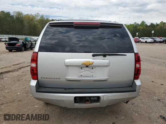 2014 Chevrolet Suburban LT z VIN 1GNSCJE00ER157634, wystawiony jako Copart lot #53271405 z przebiegiem 244 830 mil mil oraz Czysty tytuł • Clean title. Historia ofert i sprzedaży dostępna na DreamBid. Obrazek 6.