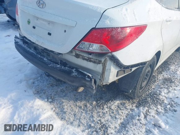 2013 Hyundai Accent GLS z VIN KMHCT4AE5DU484764, wystawiony jako IAAI lot #41403447 z przebiegiem 144 997 mil mil oraz . Historia ofert i sprzedaży dostępna na DreamBid. Obrazek 13.
