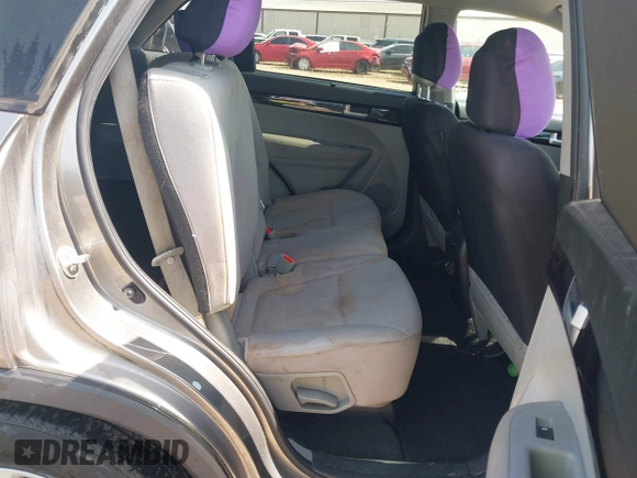 2014 Kia Sorento LX with VIN 5XYKT4A76EG462311, listed as a IAAI auction lot 41884030 with 139,030 mi miles and . Bid and sale history available at carsss.com. Image 8.