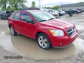 2011 Dodge Caliber Mainstreet z VIN 1B3CB3HA6BD209214, wystawiony jako IAAI lot #42185498 z przebiegiem 114 040 mil mil oraz . Historia ofert i sprzedaży dostępna na DreamBid. Obrazek 1.