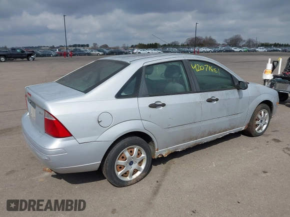 2005 Ford Focus S with VIN 1FAFP34N95W233320, listed as a IAAI auction lot 42071851 with 166,316 mi miles. Bid and sale history available at carsss.com. Image 4.