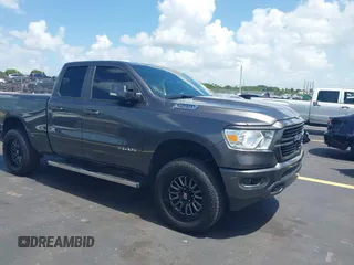 2019 Ram 1500 Big Horn z VIN 1C6RREBT9KN913158, wystawiony jako IAAI lot #42506172 z przebiegiem 93 654 mil mil oraz . Historia ofert i sprzedaży dostępna na DreamBid. Obrazek 1.