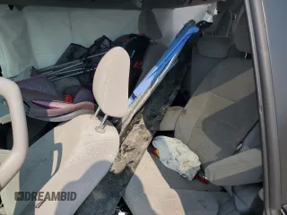 2020 Toyota Sienna LE z VIN 5TDJZ3DC3LS234165, wystawiony jako Copart lot #62364964 z przebiegiem 56 946 mil mil oraz Szkoda całkowita • Salvage title. Historia ofert i sprzedaży dostępna na DreamBid. Obrazek 12.