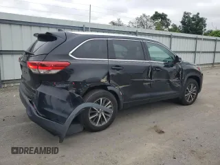 2017 Toyota Highlander XLE with VIN 5TDJZRFH5HS477446, listed as a Copart auction lot 60132215 with 58,830 mi miles and Salvage title. Bid and sale history available at DreamBid. Image 3.