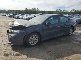 2025 Toyota Camry LE z VIN 4T1DAACK8SU045860, wystawiony jako Copart lot #84733224 z przebiegiem 9 386 mil mil oraz Szkoda całkowita • Salvage title. Historia ofert i sprzedaży dostępna na DreamBid. Obrazek 1.