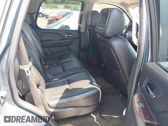 2007 GMC Yukon Denali z VIN 1GKFK63817J261736, wystawiony jako IAAI lot #42219145 z przebiegiem 214 260 mil mil oraz . Historia ofert i sprzedaży dostępna na DreamBid. Obrazek 8.