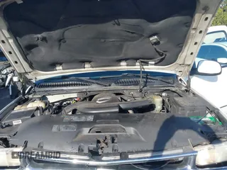 2002 Chevrolet Suburban LS with VIN 1GNEC16T32J198422, listed as a IAAI auction lot 41699753 with 204,504 mi miles. Bid and sale history available at carsss.com. Image 10.