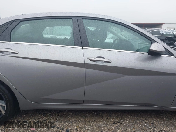 2025 Hyundai Elantra SEL Convenience with VIN KMHLS4DG7SU952152, listed as a IAAI auction lot 42188302 with 4,620 mi miles and . Bid and sale history available at DreamBid. Image 14.