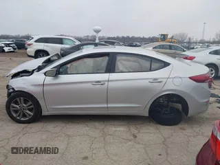 2017 Hyundai Elantra SE z VIN 5NPD84LF1HH166995, wystawiony jako IAAI lot #41511180 z przebiegiem 76 739 mil mil oraz . Historia ofert i sprzedaży dostępna na DreamBid. Obrazek 14.